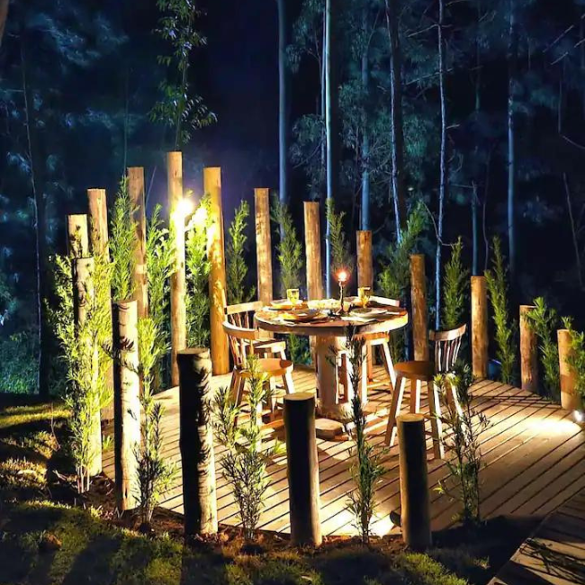 Café da manhã em cesta entregue na tenda glamping em Anitápolis SC
