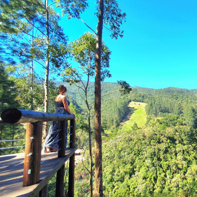 Paisagem montanhosa da Serra Catarinense vista do glamping Guardião da Montanha